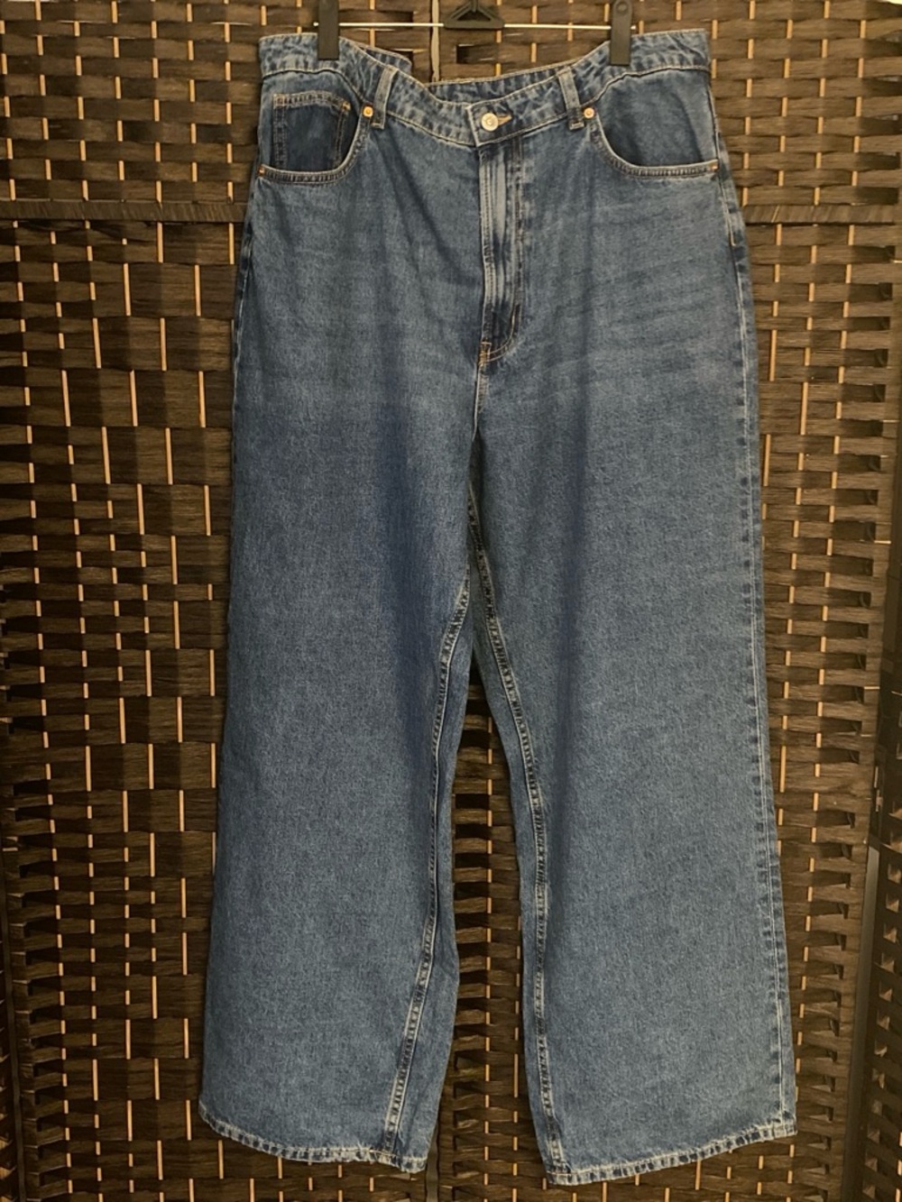 H&M Divided Woman’s Relaxed Wide Leg Dark Wash Jeans Size 16 100% Cotton